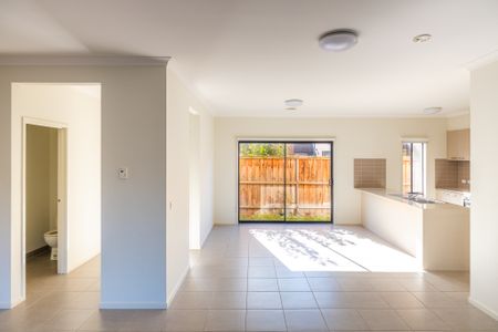 11 Juneberry Drive, Keysborough VIC 3173 - House For Rent | Domain - Photo 3