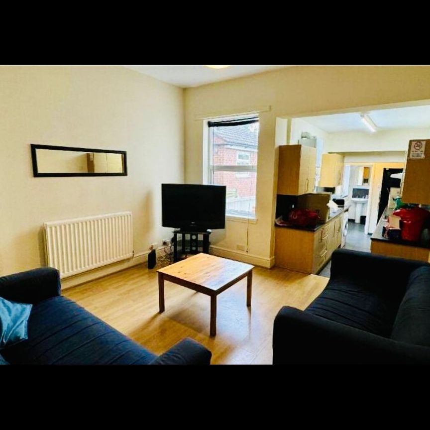 Room in a Shared House, Croydon Road, B29 - Photo 1