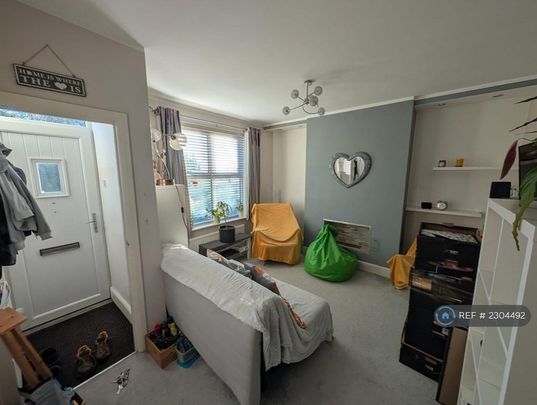 2 bedroom terraced house to rent - Photo 1