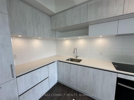 For Lease - 11 David Eyer Road Unit# 1518, Richmond Hill, Ontario - Photo 2