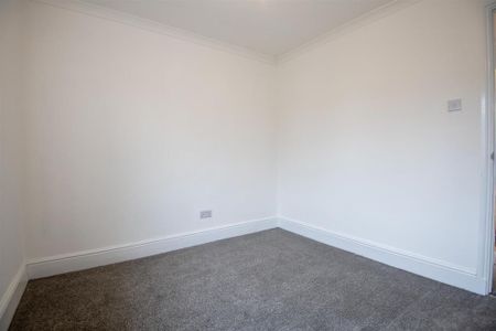 2 bedroom semi-detached house to rent - Photo 4