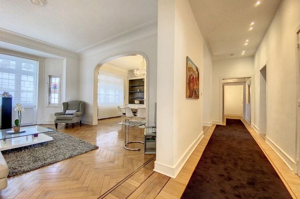 Luxueux appartement 2 chbr meublé proche du Cinquantenaire. - Photo 1