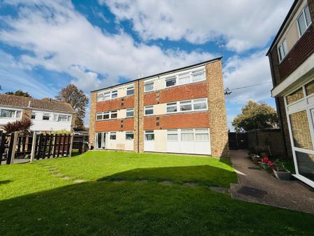 2 bedroom flat to rent - Photo 2