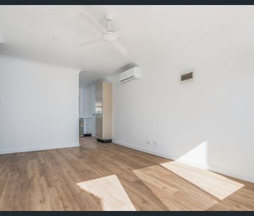 Modern living awaits in Holland Park! - Photo 1