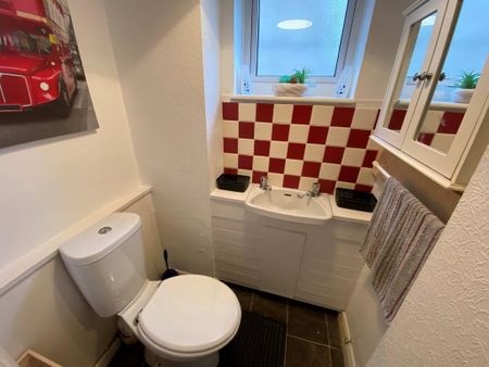 4 bedroom detached house to rent - Photo 5