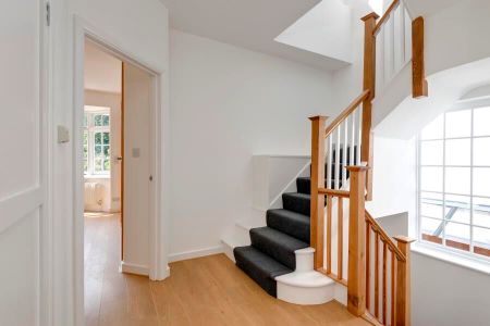 6 Bedroom Detached To Let - Photo 3
