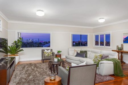 Art Deco Family Home with Panoramic City Views - Photo 3