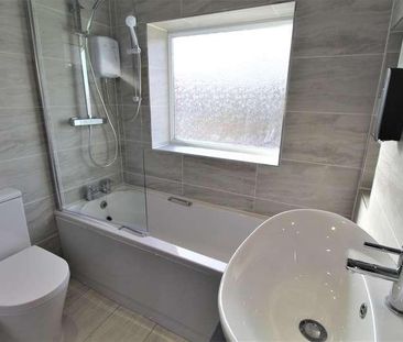 Pooley Green Road, Egham, TW20 - Photo 2