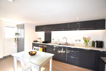 High Street, Chesham, Buckinghamshire,HP5 - Photo 4