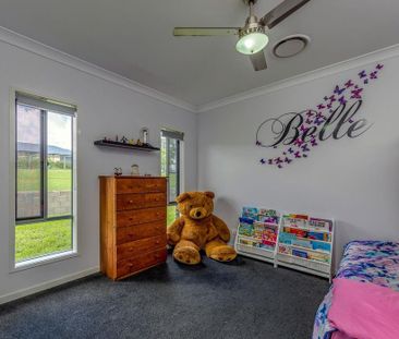 Large Family Home with Air Conditioning and Shed! - Photo 5