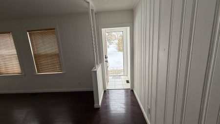 For Lease - 1551 19th Avenue, Richmond Hill, Ontario - Photo 2