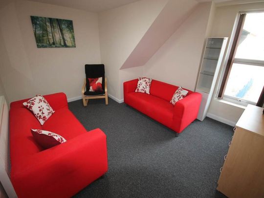 1 bedroom in a house share to rent - Photo 1