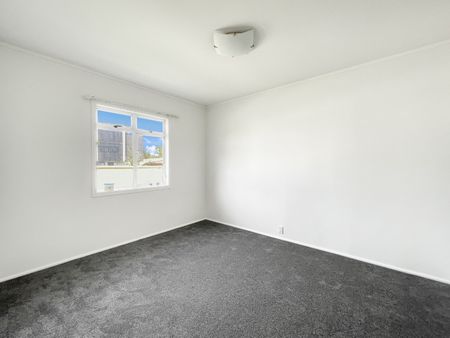 TAKAPUNA - 4 Bedroom House with 2 Bathrooms - Photo 4