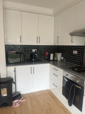 Ensuite -double bedroom to let close to barking side station- 850 pcm - Photo 5