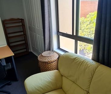 3-bedroom shared unit, Smith St - Photo 2