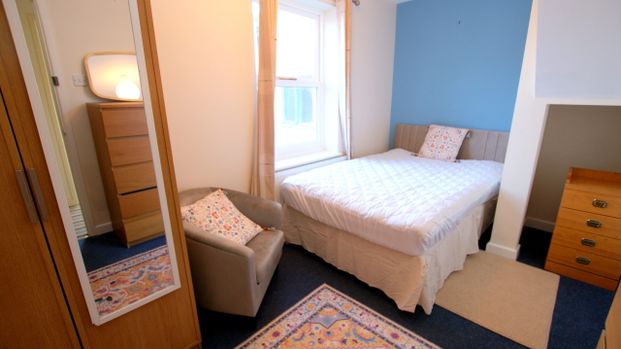 Room 2, 1 Montpellier Retreat, CHELTENHAM GL502XG - Photo 1