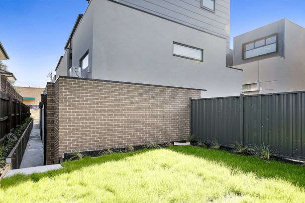 2/4 York Street, Pascoe Vale South VIC 3044 - Photo 1