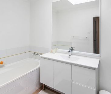 Spacious 3-Bedroom Townhouse - Photo 3