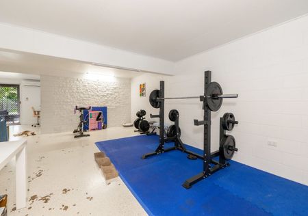 NEAT AND TIDY TWO BEDROOM HOME IN KIRWAN! - Photo 3