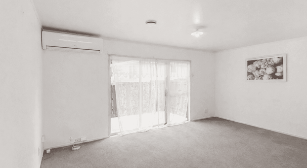 Inviting three bedroom home with open plan living in Papatoetoe! - Photo 1