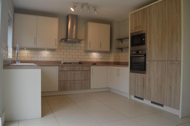 3 bedroom semi-detached house to rent - Photo 1