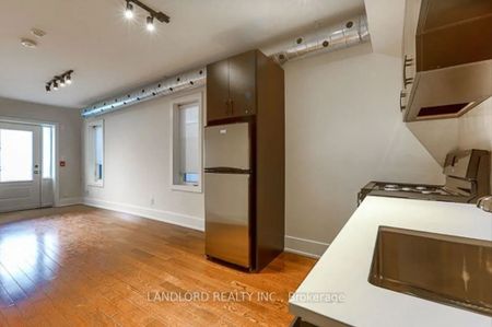 Townhouse For Lease | C7377766 - Photo 5