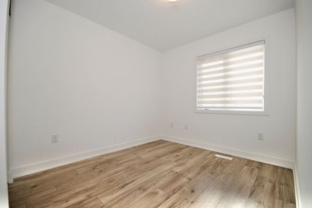 For Lease - 5 Pumpkin Corner Crescent, Barrie, Ontario - Photo 3