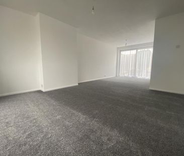 4 bedroom terraced house to rent - Photo 3