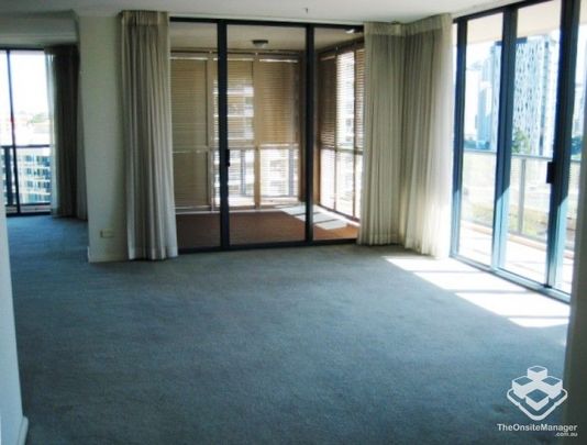 An Entertainer's Paradise with Superb City & South Bank Views! - Photo 1