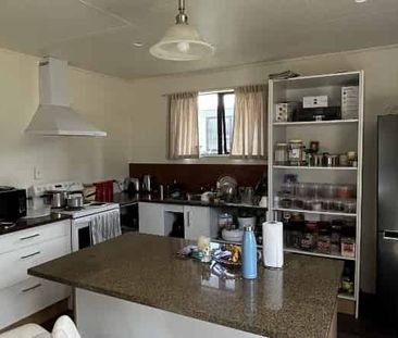 Renovated Three-Bedroom Home Close to Kuripuni - Photo 4