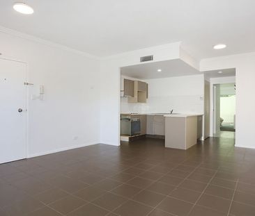 4/18 Rose Street, Southport QLD 4215 - House For Rent | Domain - Photo 3