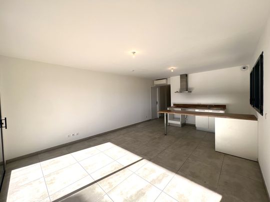 Location Appartement 2 pièces 50m² HYERES 83400 - Photo 1