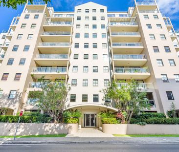 EXECUTIVE 2 BEDROOM IN GREAT LOCATION - Photo 4