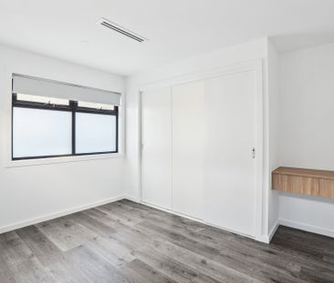 Contemporary Urban Life! - Photo 5