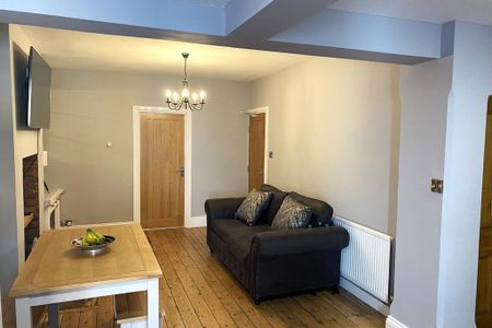 1 bedroom in a house share to rent - Photo 3