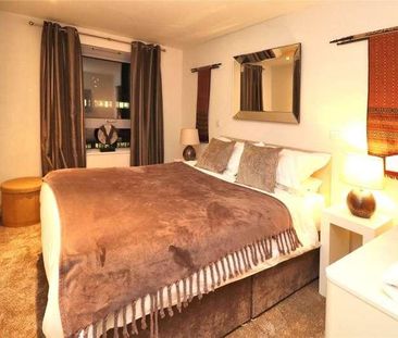 Woking, Surrey, GU21 - Photo 3