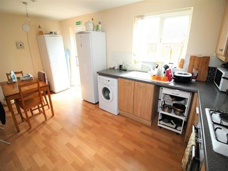 1 bedroom in a house share to rent - Photo 5