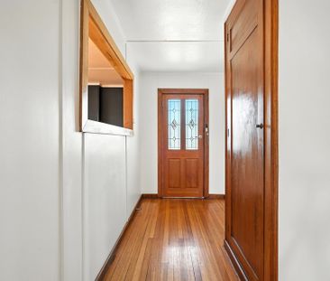 Spacious 3-bedroom family home available now - Photo 1