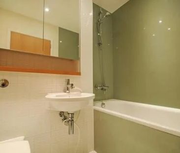 2 Bed Flat, Bromyard House, W3 - Photo 6