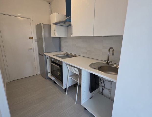 Studio Flat, Pinner Road, HA1 - Photo 1