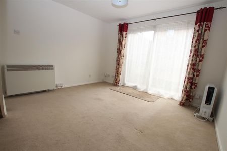 1 bedroom Semi-Detached House to let - Photo 3