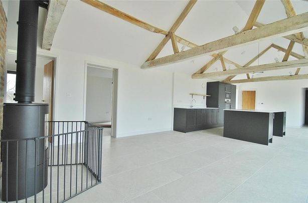 3 bedroom barn conversion to rent - Photo 1