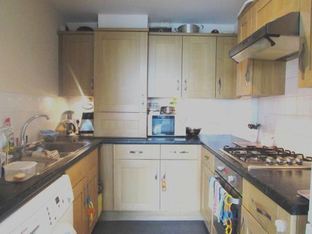 2 bedroom flat to rent - Photo 3