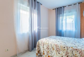 Chalet adosado · Alquiler a largo plazo ·