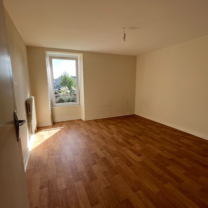 Appartement T4 de 98 m² -Saint Yvi - Photo 1