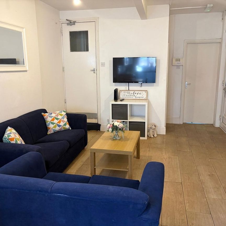 Room in a Shared House, Chilwell Street, NG7 - Photo 1