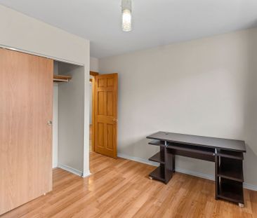 For Lease - 284 Jackson Avenue, Oshawa, Ontario - Photo 4