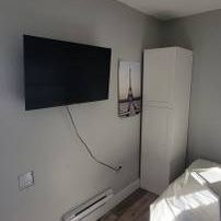 Fully Furnished Studio 1 washroom for rent available April 1 - Photo 1