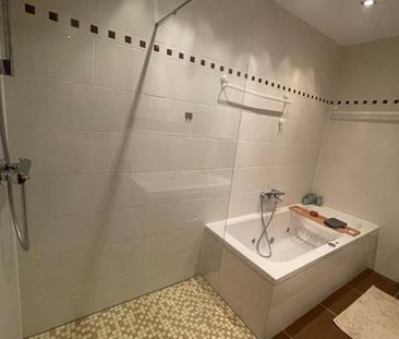 3- Zimmer mit EG-Wohnung EBK, Terrasse, Garten und Stellplatz - Photo 1