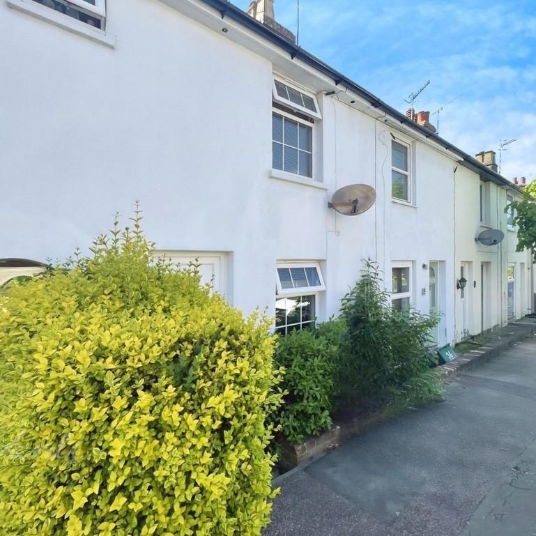 2 bedroom terraced house to rent - Photo 1